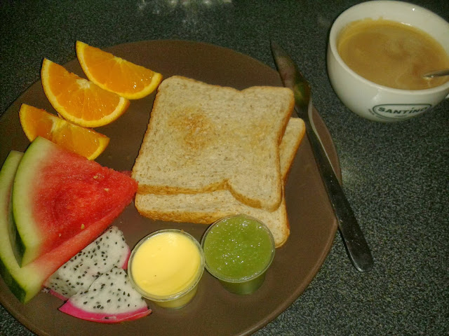 Urlaub: Green kiwi breakfast