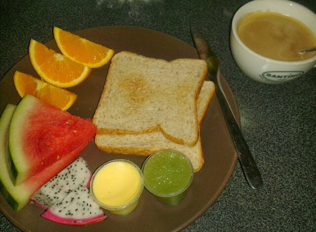 Frühstück im Green Kiwi in Singapur