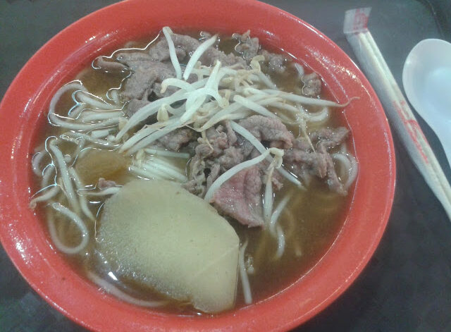 Nudelsuppe in Singapur