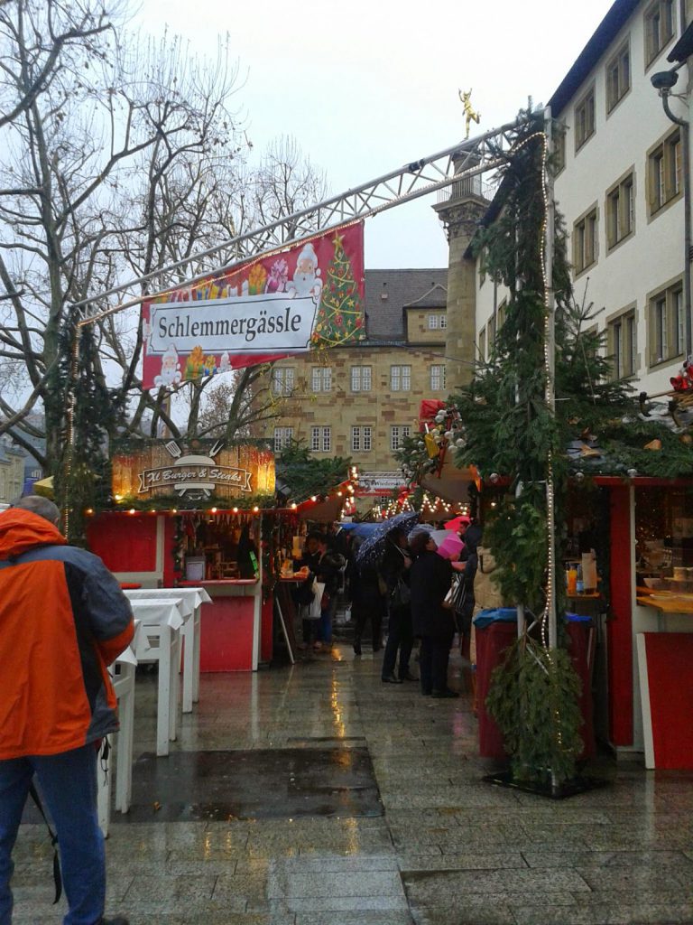 Kleines Schlemmergässle auf dem Stuttgarter Weihnachtsmarkt