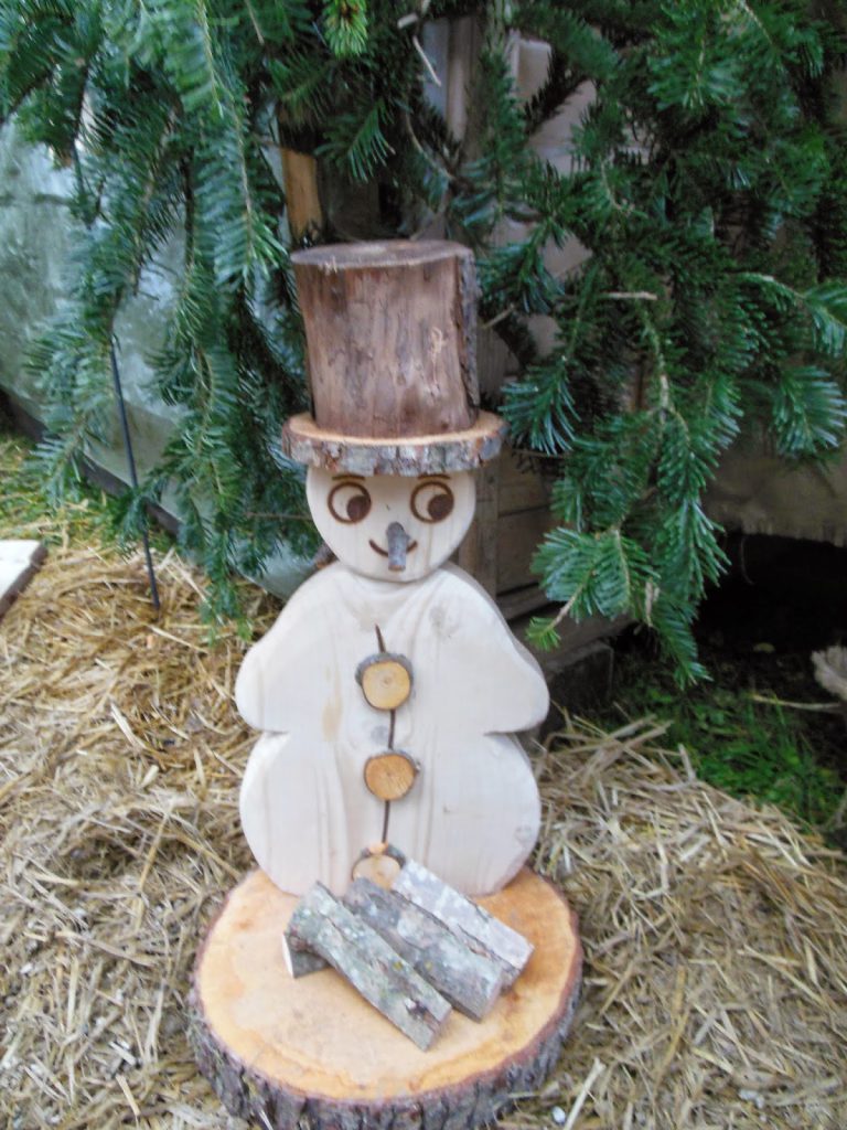 Holzfigur auf dem Christkindlmarkt auf der Fraueninsel