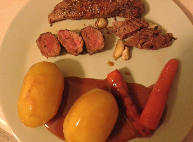 Thymianlamm mit Karamellkartoffeln und Karotten