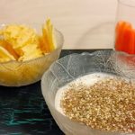 Chips und Karotten mit Joghurt-Dipp