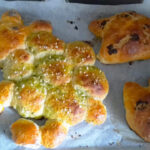 Hefetierchen auf dem Backblech