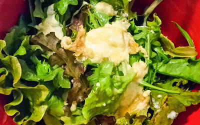 Salat mit gebratenem Frischkäse