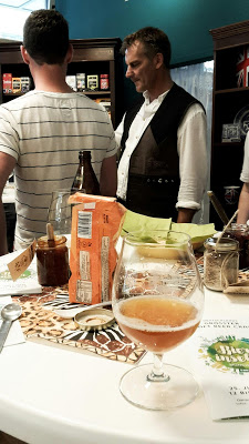 Leberkassemmel und mehr: Bier und kleine Kostproben bei Red Castle Brew
