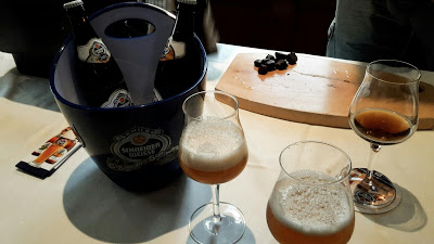 Leberkassemmel und mehr: Bier im Weißen Bräuhaus