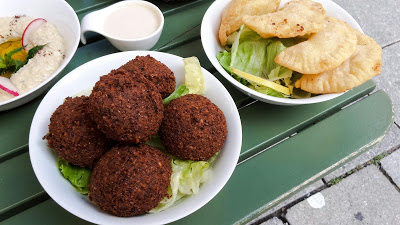 Leberkassemmel und mehr: Teigteilchen und Falafel im Cardamom