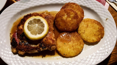 Leberkassemmel und mehr: Tiroler Schnitzel im Klosterhof Niederaltaich