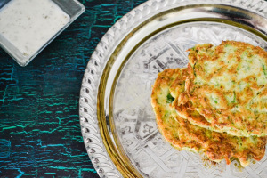 Leberkassemmel und mehr: Zucchini-Puffer (Mücver)