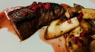 Victoria Sauce mit Preiselbeeren zu Hirschsteak