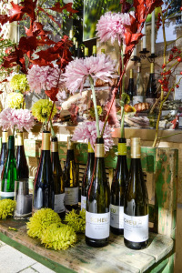 Leberkassemmel und mehr: Deko bei scheus Weinladen zu den Münchner Weininseln