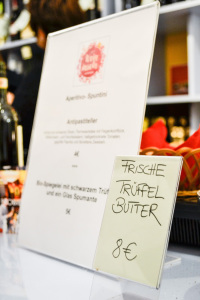 Leberkassemmel und mehr: Verschiedene Pakete bei Garibaldi am Marienplatz während der Münchner Weininseln