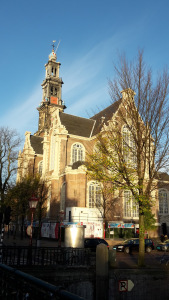 Leberkassemmel und mehr: Westkirche bei Sonnenschein in Amsterdam