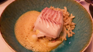 Leberkassemmel und mehr: Fisch im Ramada 17 floor Restaurant in Amsterdam