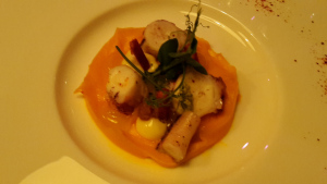 Leberkassemmel und mehr: Oktopus im Ramada 17 floor Restaurant in Amsterdam