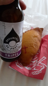 Leberkassemmel und mehr: Tripel-Bier einer Mikrobrauerei und Teigtasche in Amsterdam