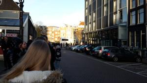 Leberkassemmel und mehr: Warteschlange vorm Anne Frank Hausl in Amsterdam