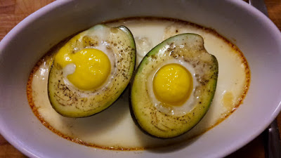 Avocado mit Ei