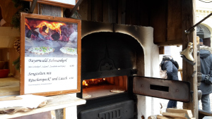 Leberkassemmel und mehr: Ofen für Sengzelten in Regensburg