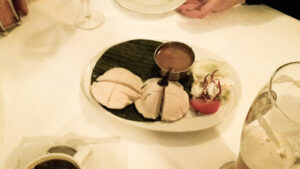 Idly mit Samber im Restaurant Kerala