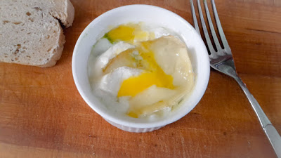 Leberkassemmel und mehr: Ei en Cocotte mit Bärlauch