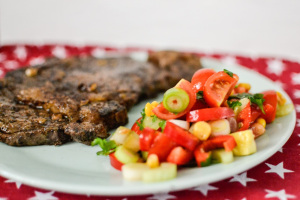 Leberkassemmel und mehr: Rib-Eye-Steak mit Salsa