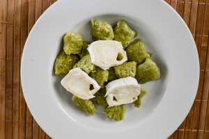 Leberkassemmel und mehr: Bärlauch-Gnocchi mit Ziegenkäse