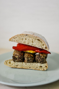 Leberkassemmel und mehr: Cevapcici-Burger