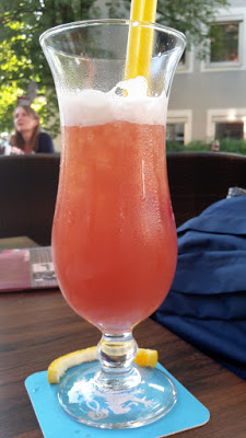 Leberkassemmel und mehr: Cocktail im Krambambuli