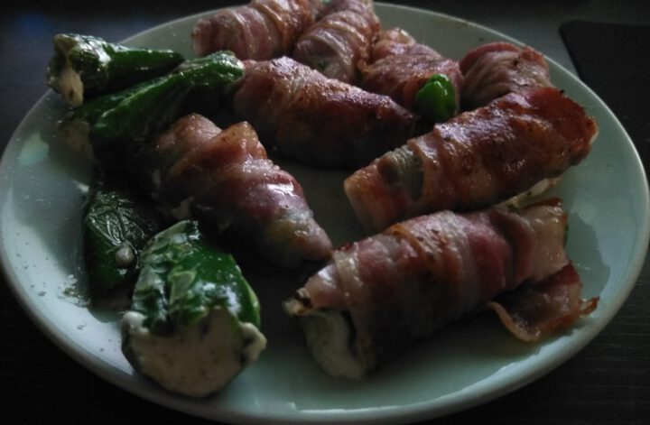 Gefüllte Bacon-Bratpaprika