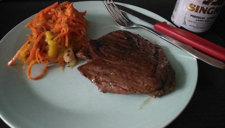 Büffelsteak und Karotten-Mango-Salat — Leberkassemmel und mehr