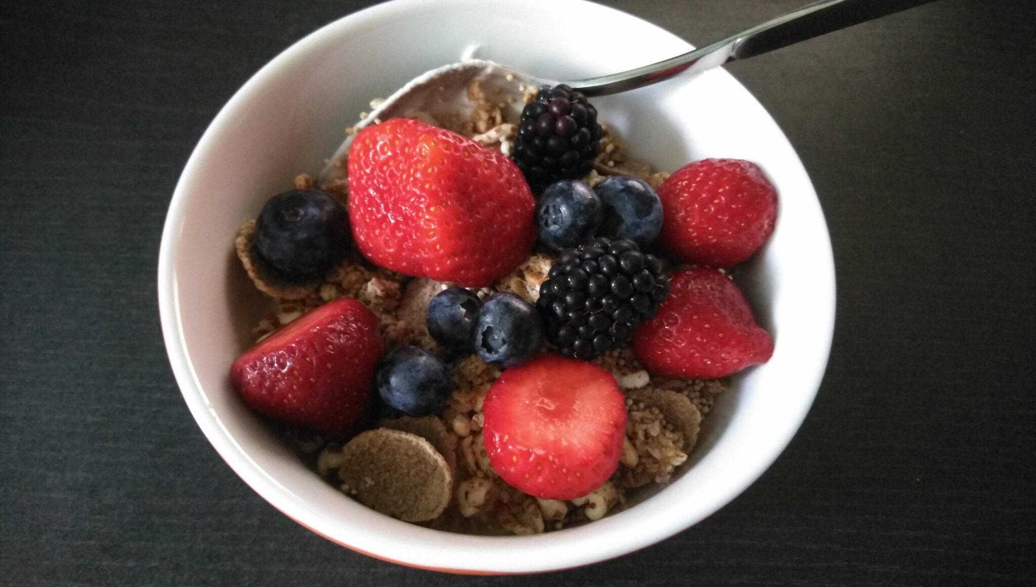 Müsli mit Beeren – Leberkassemmel und mehr