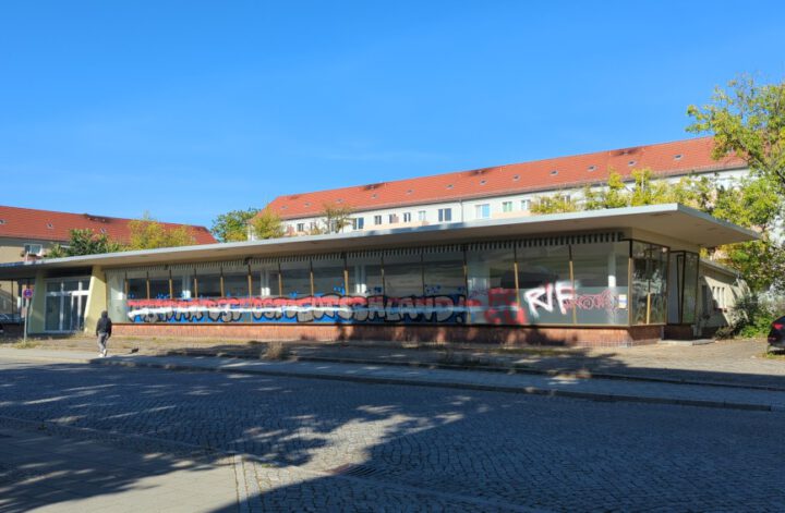Leer stehendes Gebäude in Eisenhüttenstadt